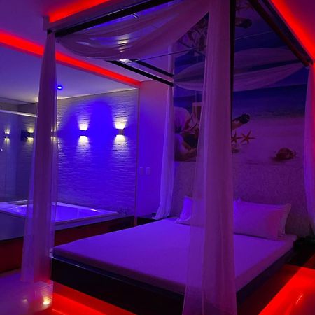 Motel Paris Апаресида-ди-Гояния Экстерьер фото
